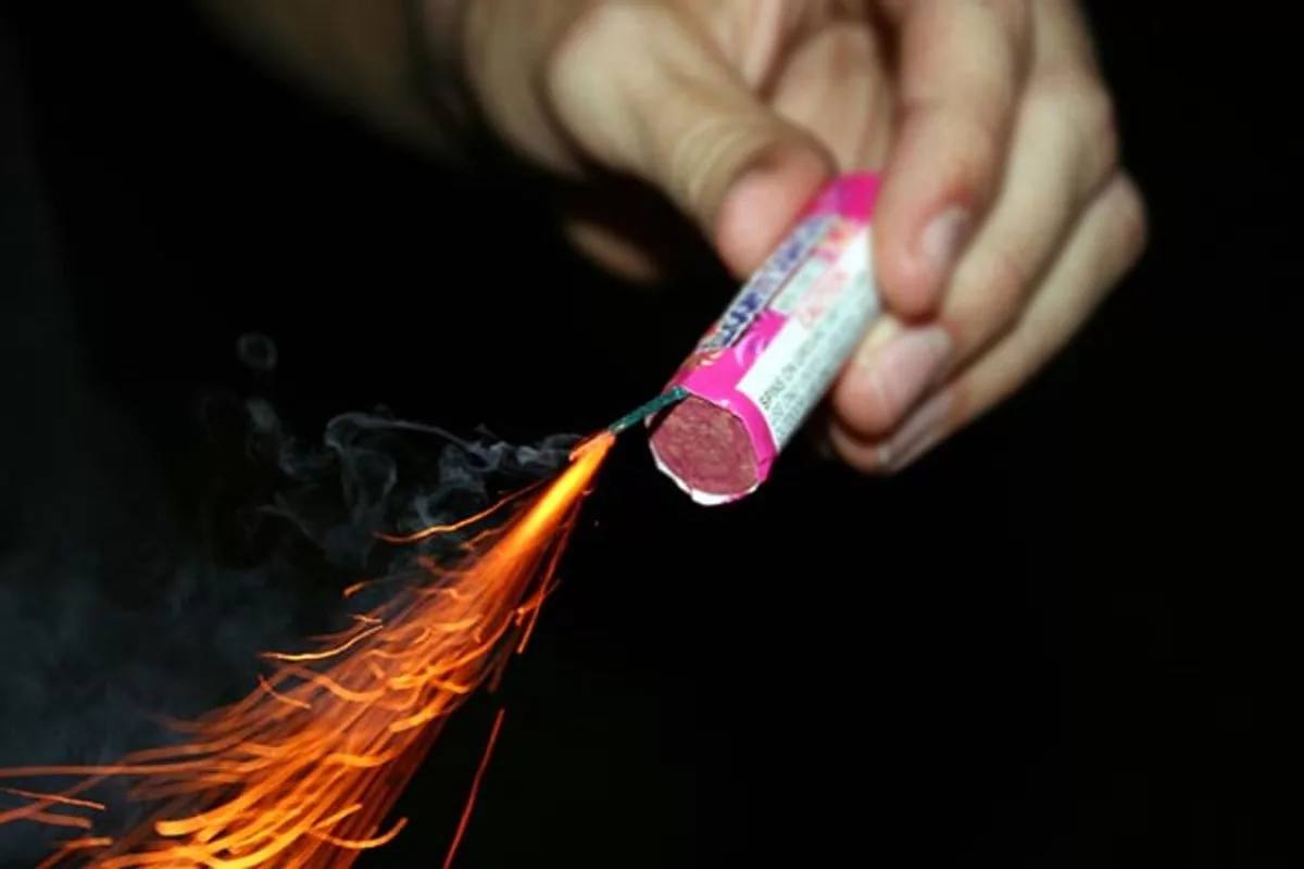 Петарды и хлопушки — взрослым и детям не игрушки!