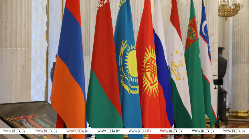 Рабочий визит Лукашенко в Россию продолжился неформальной встречей лидеров стран СНГ в Эрмитаже