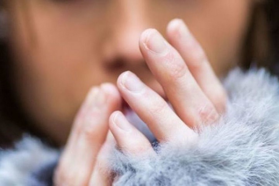 Популярный зимний миф: почему растирание снегом может навредить, а не помочь