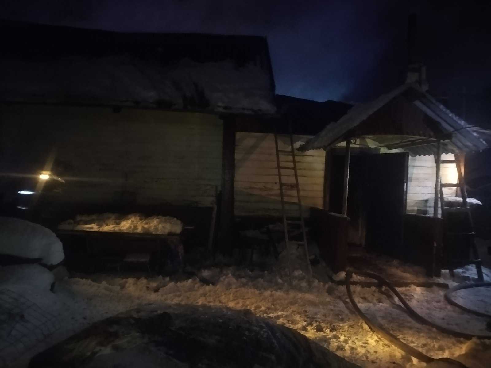 Ночью в Осиповичах горел частный дом. Есть пострадавший.