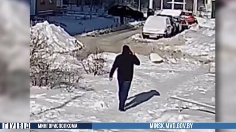 57-летний житель Осиповичей, обманутый телефонными мошенниками забрал деньги у трех минчан, в том числе у семьи школьника