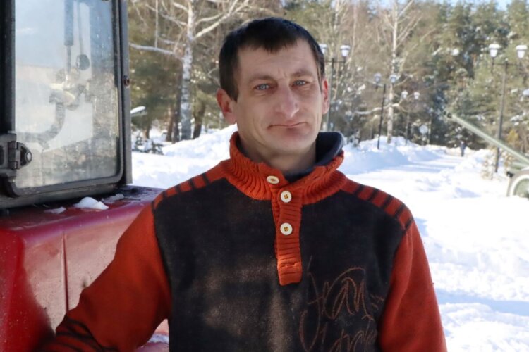 «Работы не пачаты край!»: трактарыст Аляксандр Скала аб тым, як змяняюцца яго задачы па сезонах