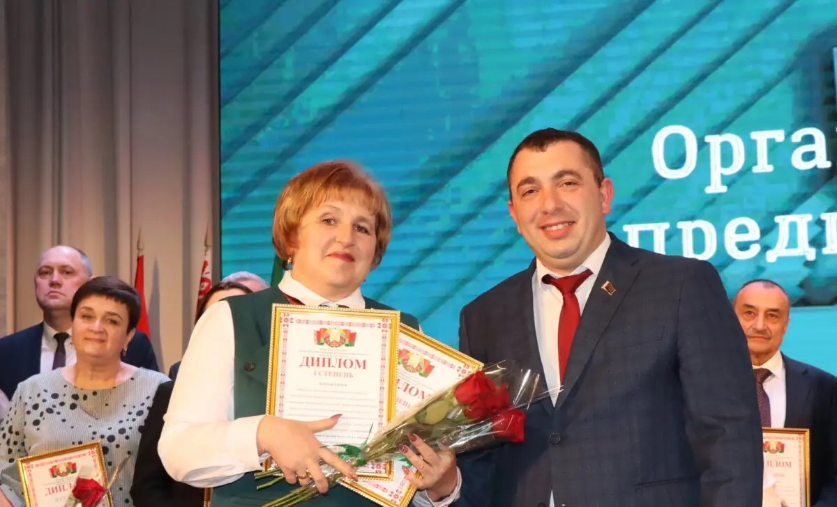 Сярэдняя школа № 4 пяты год запар займае сярод школ горада і раёна лідзіруючыя пазіцыі па ключавых кірунках педагагічнай дзейнасці