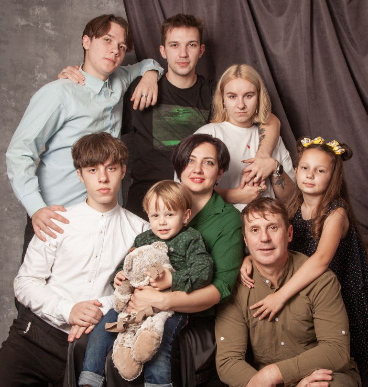 Выросшая в стандартной семье с двумя детьми, Инга Минич и не предполагала, что спустя какое-то время будет награждена орденом Матери