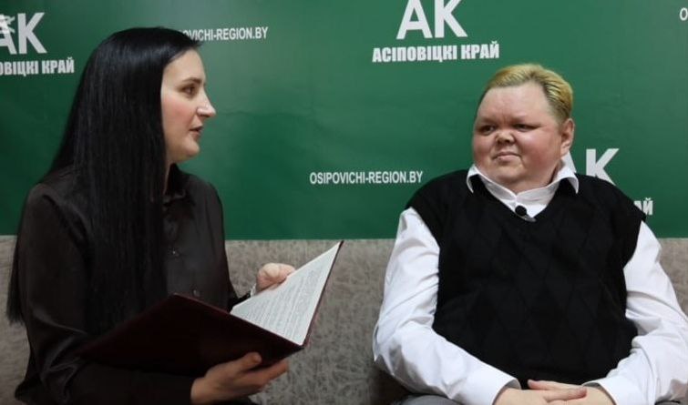 Смотреть видео: МЕМ «ЕЕЕЕ»: КАК ПРОСТОЙ ПАРЕНЬ ИЗ ОСИПОВИЧЕЙ СЕРГЕЙ ПАВЛОВИЧ СТАЛ ЗВЕЗДОЙ TikTok