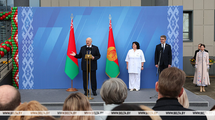 Лукашенко поручил продумать систему, чтобы столичная медицина была доступна и для жителей регионов