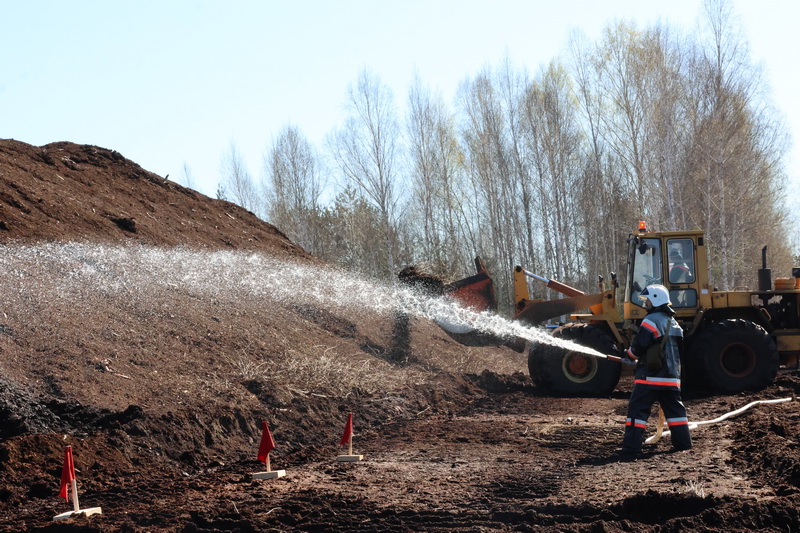 В рабочем поселке Татарка прошли учения по ликвидации пожара в цехе добычи торфа филиала «Бобруйские тепловые сети»