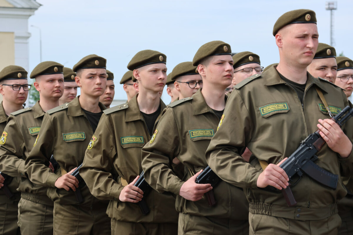 Почти 70 новобранцев из Осиповичского района пополнят воинские части страны: где будут служить призывники