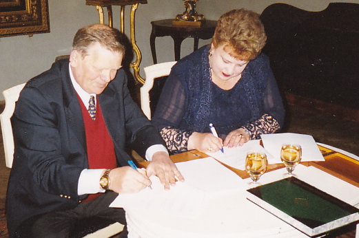 В мае 1998 года в легендарном городе Кронштадте состоялось подписание договора о дружбе и сотрудничестве с Осиповичами