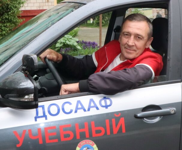 Сергей Кучегура из Осиповичей обучил вождению более двух тысяч курсантов