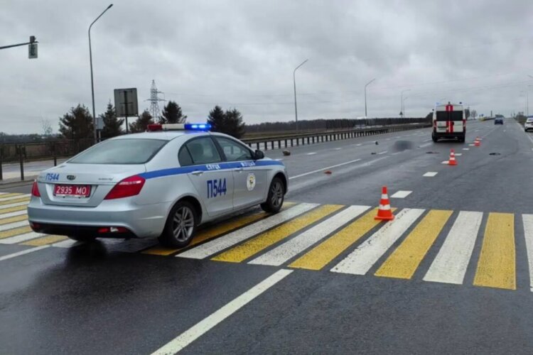 На трассе М5 под колеса Volvo попала 56-летняя женщина