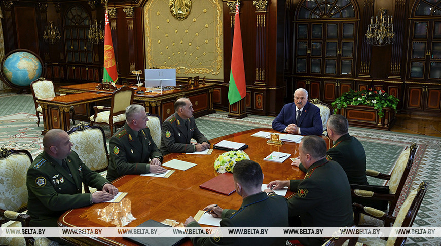 Лукашенко о важности подготовки офицеров: служить не ради «квартиры и кухни», а чтобы Родину защищать