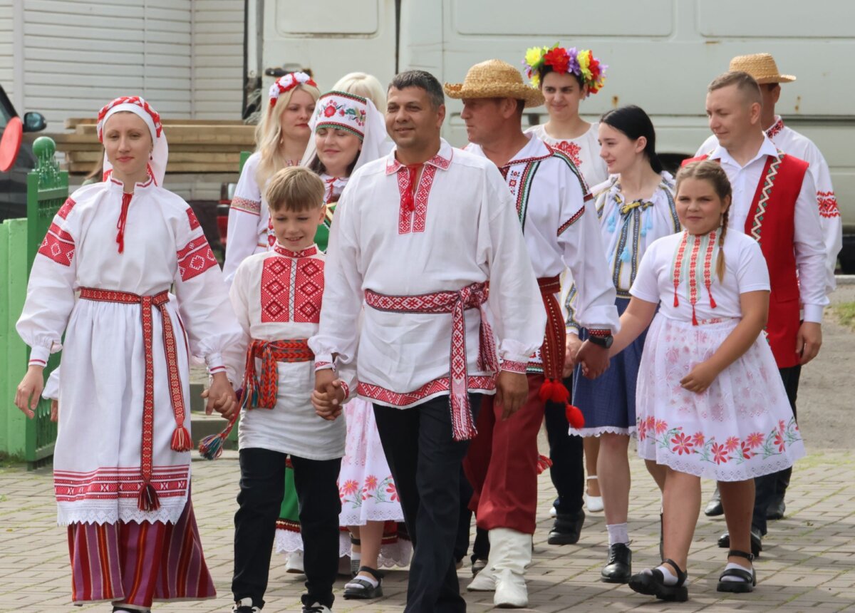Семейная сплоченность и мастерство: в Вязье прошел районный этап конкурса «Властелин села»