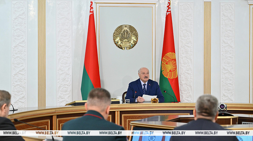 Лукашенко задал планку для уборочной: со следующей недели — не меньше 6% в день