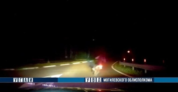В Осиповичском районе бесправный мотоциклист пытался скрыться от сотрудников ГАИ