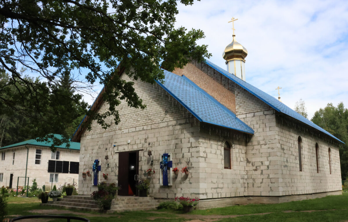 Наибольшее количество паломников, посещающих наш район, направляется в мужской монастырь в честь иконы Божией Матери «Живоносный источник», расположенный в урочище Проща, недалеко от деревни Кохоновка