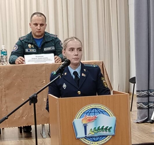 В гимназии состоялось районное родительское собрание, где педагоги, родители и представители различных служб района обсудили самые острые угрозы, с которыми сталкиваются современные дети