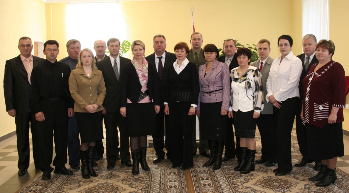 IV Усебеларускі народны сход адбыўся 6-7 снежня 2010 года і праходзіў пад лозунгам «Наш гістарычны выбар — незалежная, моцная і квітнеючая Беларусь!». Дэлегатамі сталі 2,5 тысячы чалавек