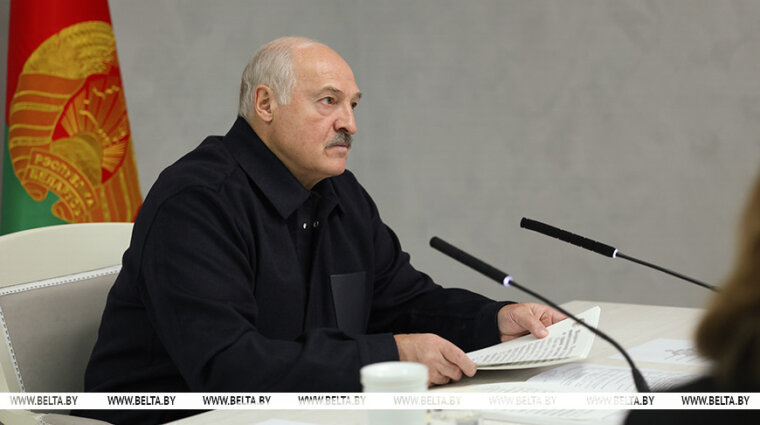 Лукашенко назвал легковые авто главным конкурентом общественного пассажирского транспорта, но уверен в его перспективах