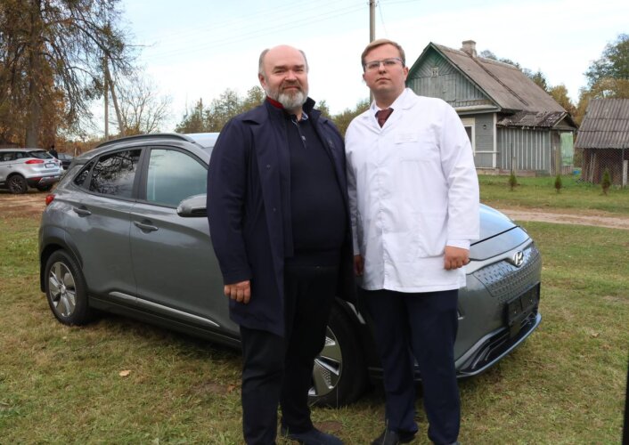 Липенская амбулатория получила автомобиль от мецената: история дара семьи Борозна