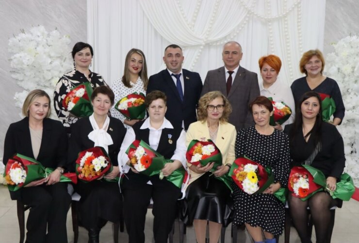 Торжественное мероприятие, посвященное Неделе родительской любви, прошло в ГЦК » Ровесник» в Осиповичах